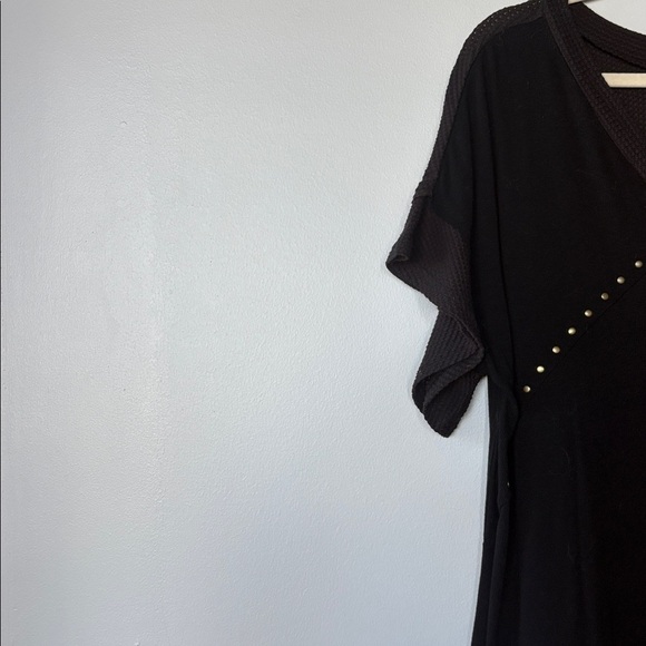Black Tunic with short sleeves + Stud Accents on front. Waffle knit material - Picture 3 of 3